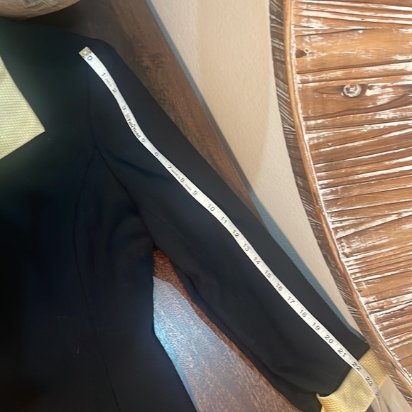 GORGEOUS VINTAGE Black and Golden trimmed blazer.. FANTASTIC!! SIZE 10 - Picture 10 of 11